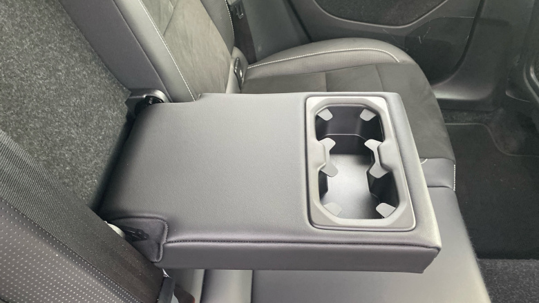 Volvo Xc40 2.0 T4 R DESIGN Pro 5dr AWD Geartronic Petrol Estate